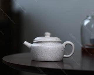 碧螺壺中香撲面，綠茶盞內(nèi)味如春。