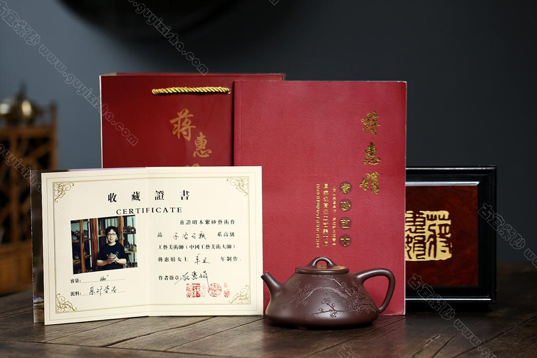 瓣生香獨傲寒，此梅難并眾梅看。<br>【